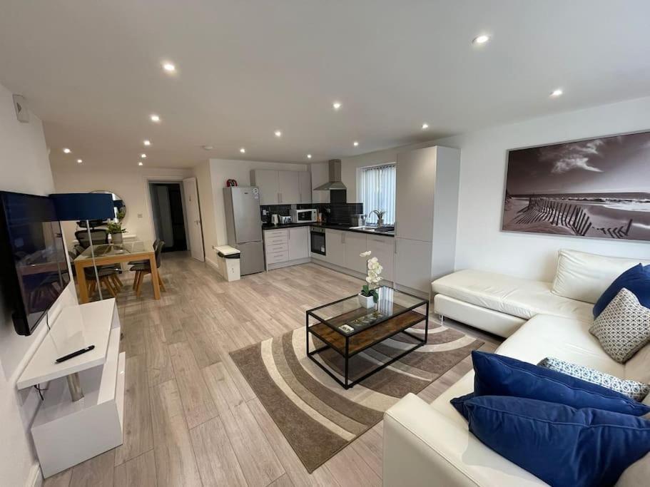 Maisy Lodge - Two Bed Lux Flat - Parking, Netflix, Wifi - Close To Blenheim Palace & Oxford - F2 Кидлингтон Экстерьер фото