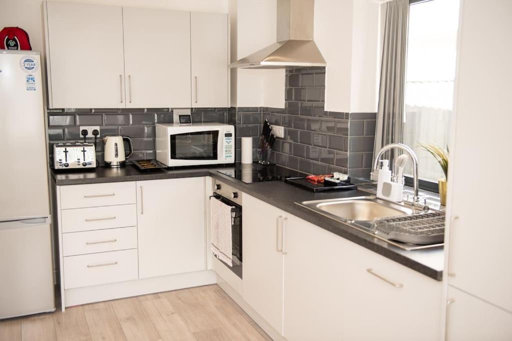 Maisy Lodge - Two Bed Lux Flat - Parking, Netflix, Wifi - Close To Blenheim Palace & Oxford - F2 Кидлингтон Экстерьер фото