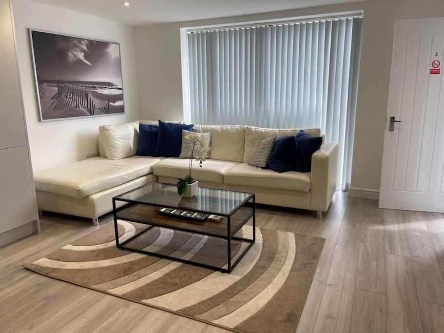 Maisy Lodge - Two Bed Lux Flat - Parking, Netflix, Wifi - Close To Blenheim Palace & Oxford - F2 Кидлингтон Экстерьер фото