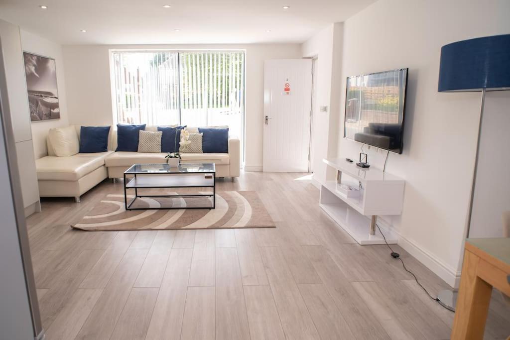 Maisy Lodge - Two Bed Lux Flat - Parking, Netflix, Wifi - Close To Blenheim Palace & Oxford - F2 Кидлингтон Экстерьер фото