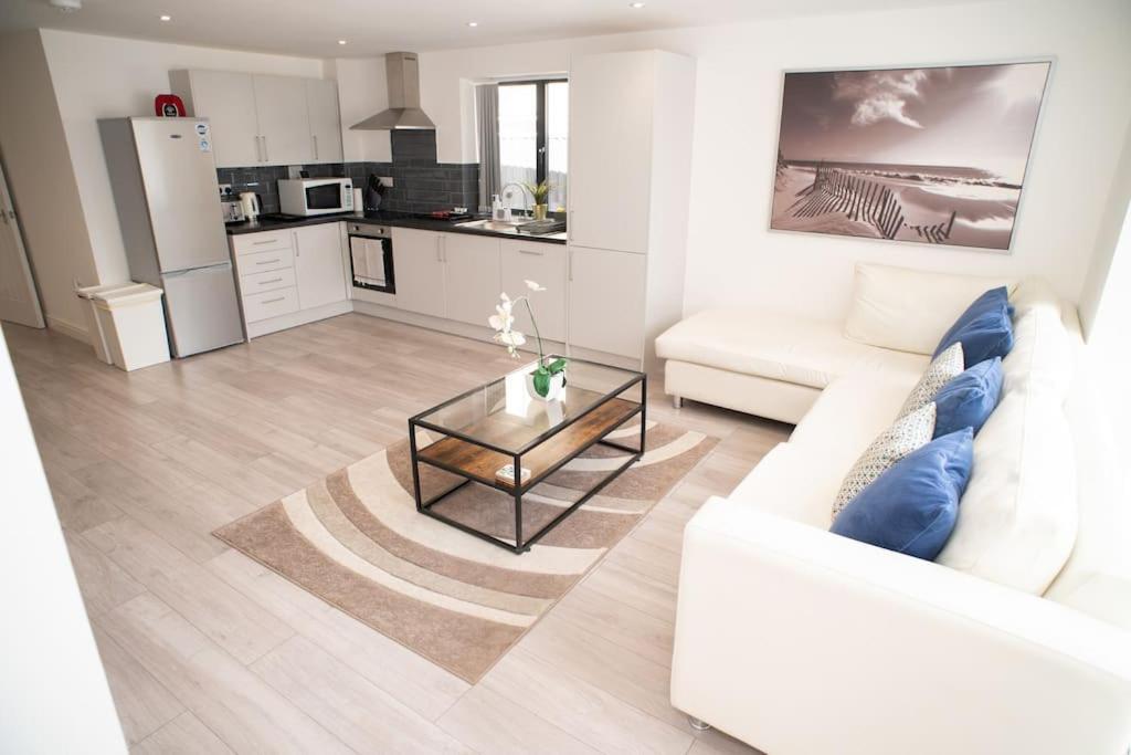Maisy Lodge - Two Bed Lux Flat - Parking, Netflix, Wifi - Close To Blenheim Palace & Oxford - F2 Кидлингтон Экстерьер фото