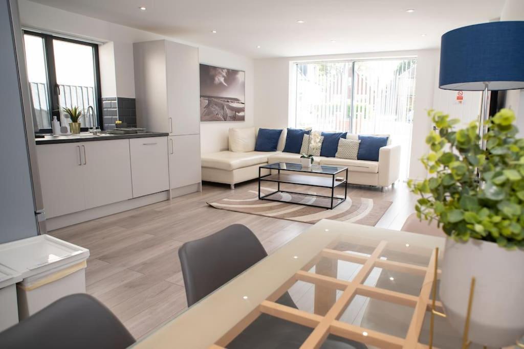 Maisy Lodge - Two Bed Lux Flat - Parking, Netflix, Wifi - Close To Blenheim Palace & Oxford - F2 Кидлингтон Экстерьер фото