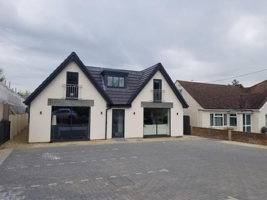 Maisy Lodge - Two Bed Lux Flat - Parking, Netflix, Wifi - Close To Blenheim Palace & Oxford - F2 Кидлингтон Экстерьер фото